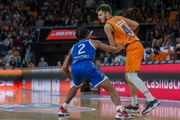 了他的英雄 了他的英雄