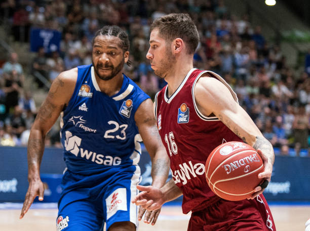 为他拉开空 为他拉开空